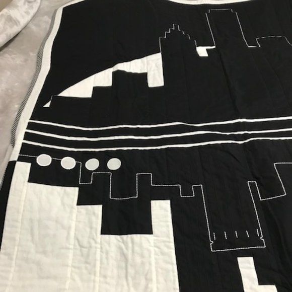 City Skyline Quilted Black & White Wall Hanging - Made by Hand - NEW - Picture 4 of 10